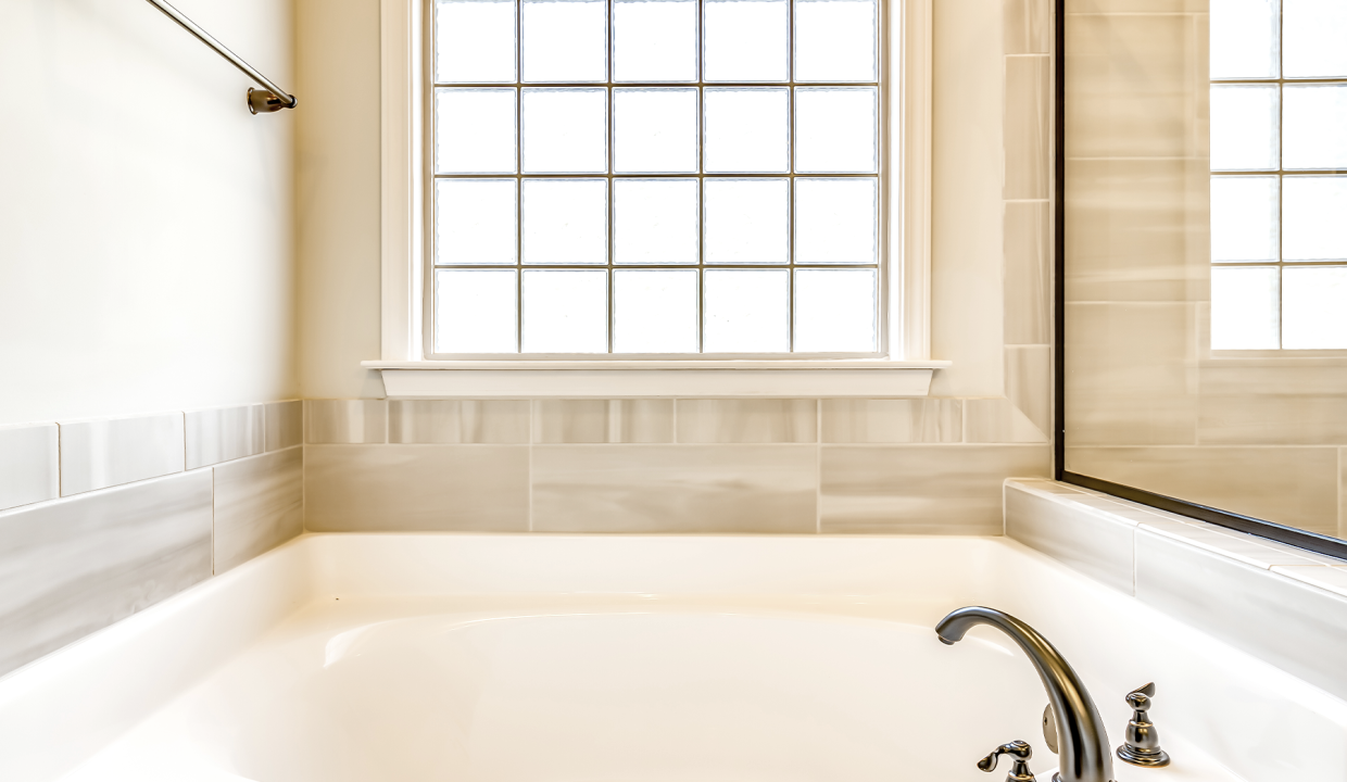 10-lowder-new-homes-stoneybrooke-portfolio-masterbath-tub